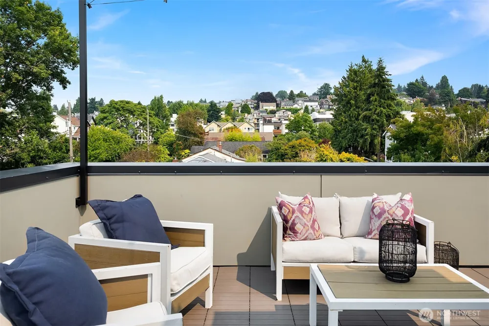 4347 SW Willow Street Seattle, WA 98136