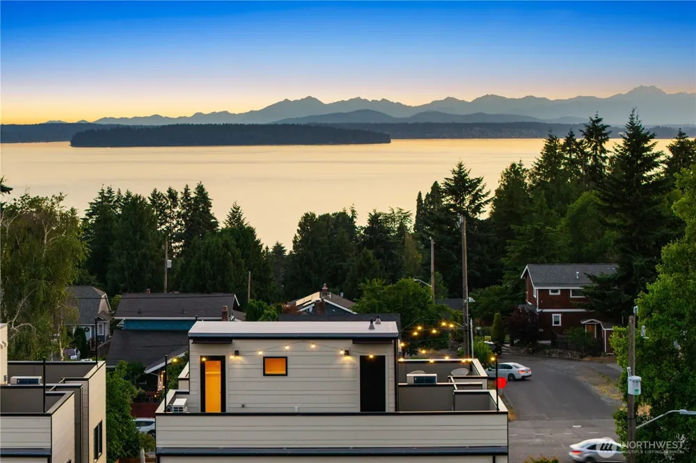 4347 SW Willow Street Seattle, WA 98136