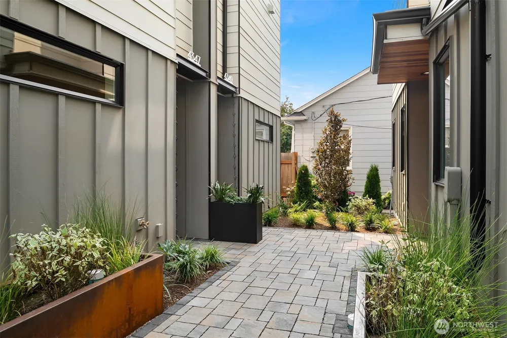 4347 SW Willow Street Seattle, WA 98136