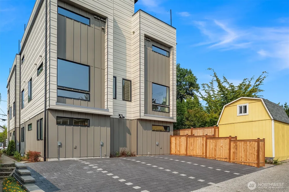 4347 SW Willow Street Seattle, WA 98136