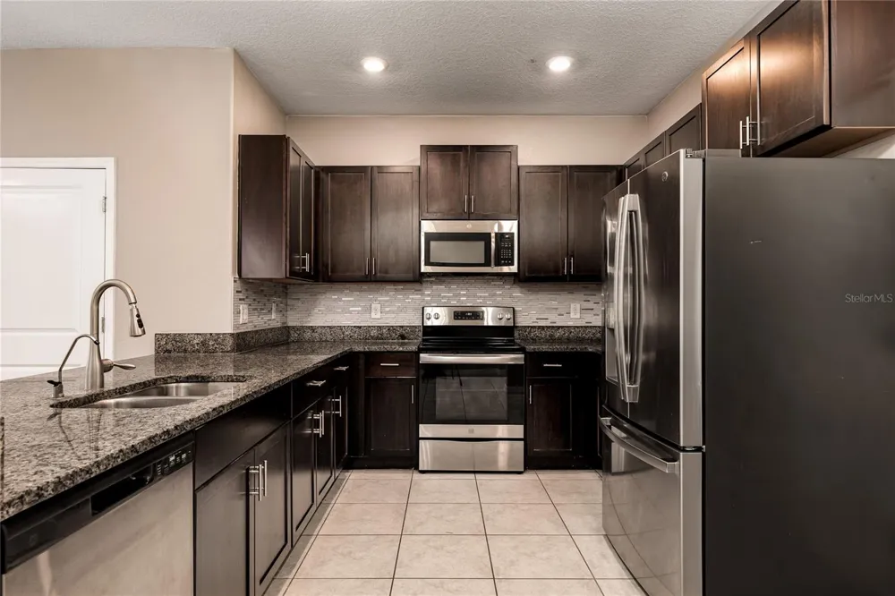 724 ROYAL EMPRESS DRIVE Ruskin, FL 33570