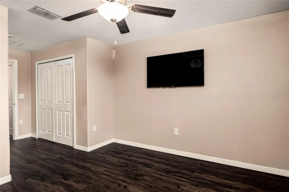 724 ROYAL EMPRESS DRIVE Ruskin, FL 33570