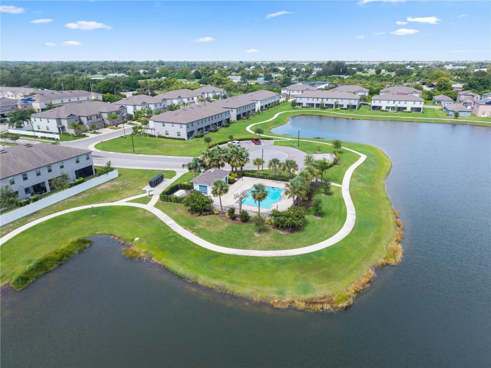 724 ROYAL EMPRESS DRIVE Ruskin, FL 33570