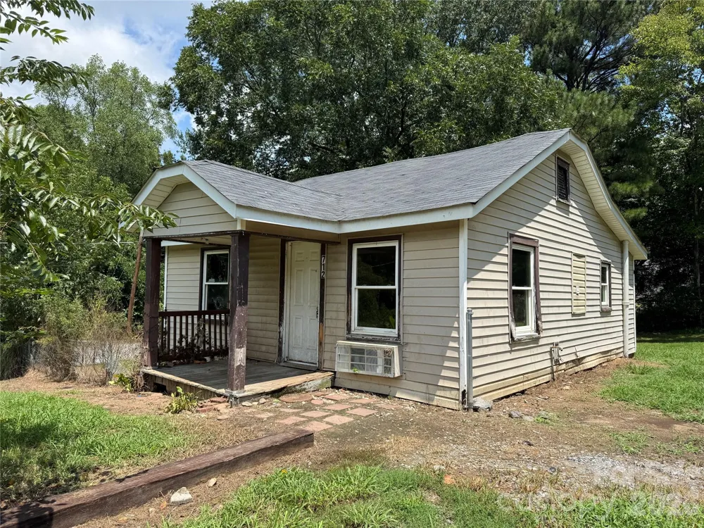 712 Myrtle Street Gastonia, NC 28052