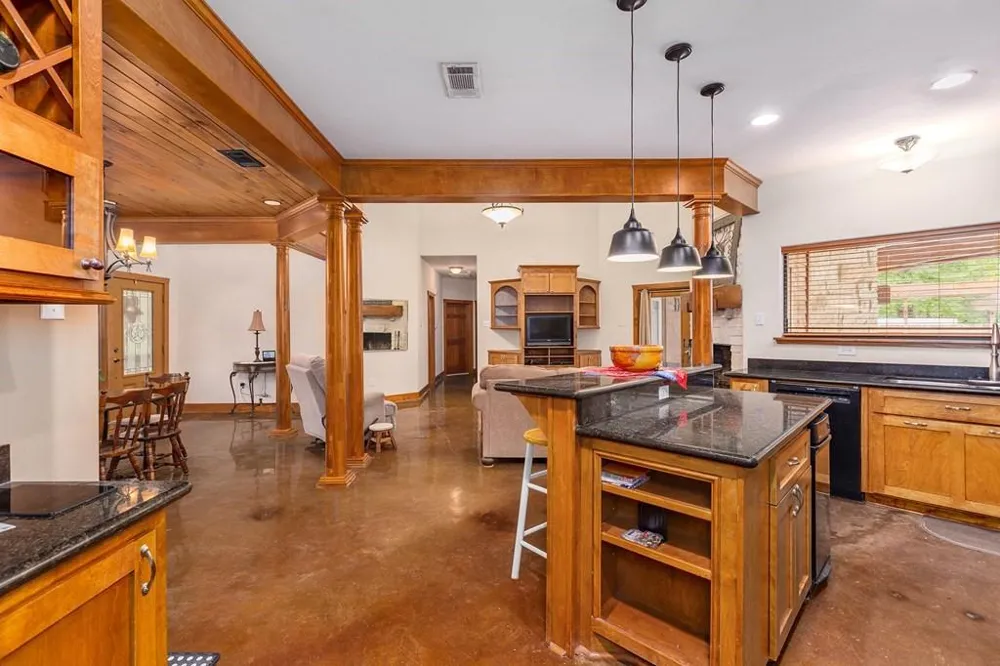 801 Caspers Cove Hudson, TX 75904
