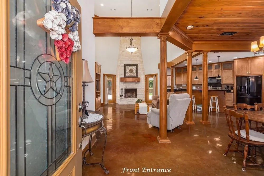 801 Caspers Cove Hudson, TX 75904