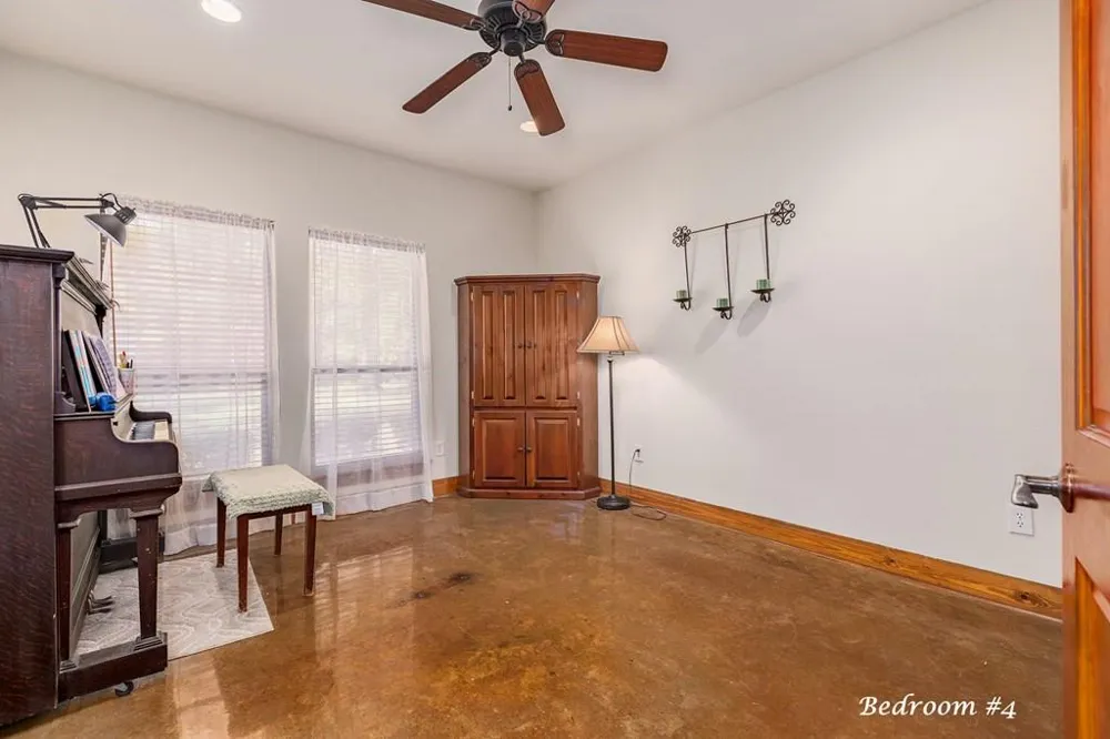 801 Caspers Cove Hudson, TX 75904