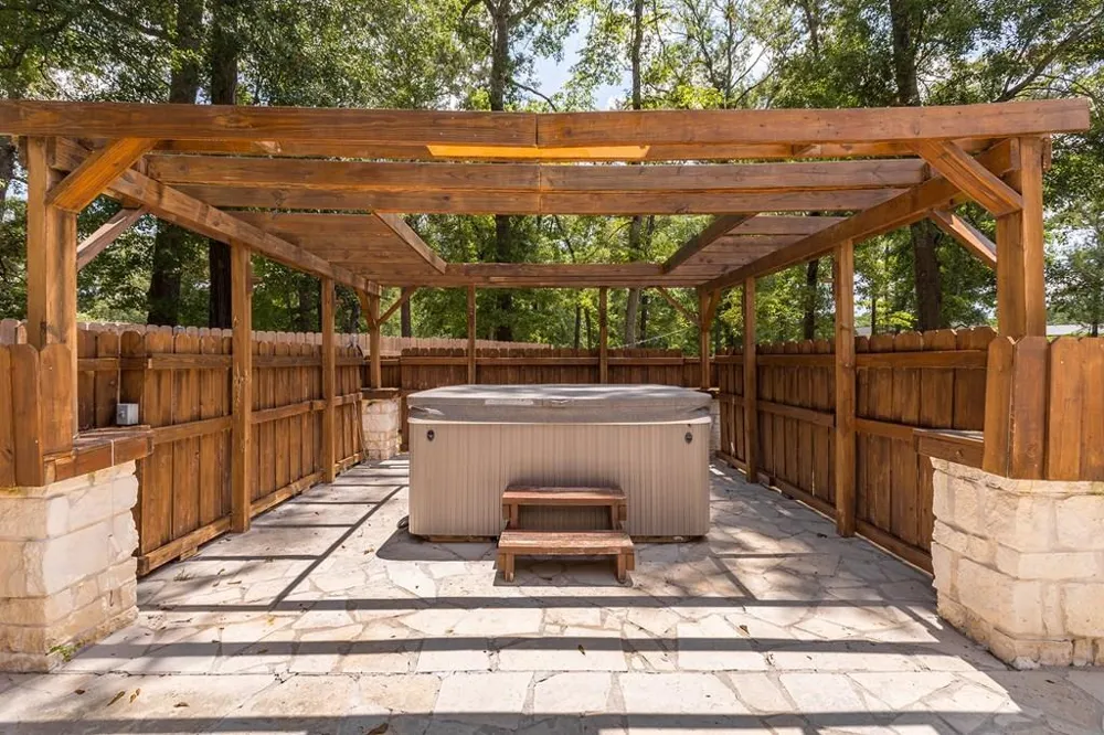 801 Caspers Cove Hudson, TX 75904