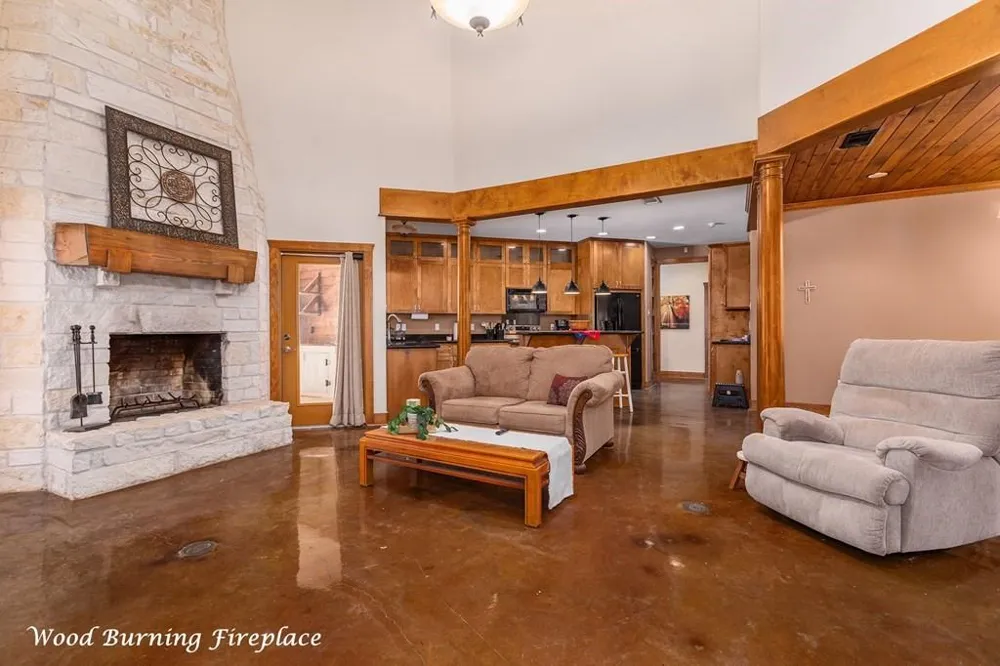 801 Caspers Cove Hudson, TX 75904
