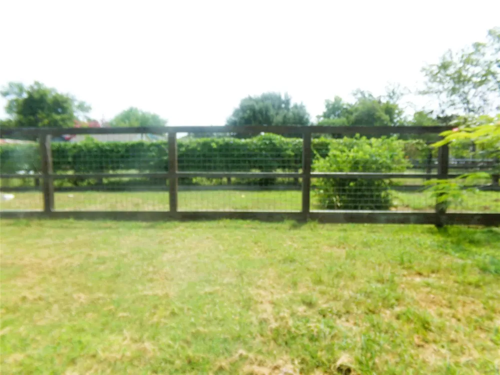 402 Summit Street Weimar, TX 78962