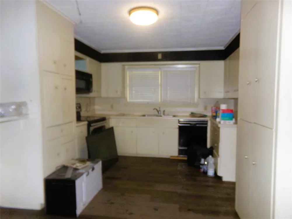 402 Summit Street Weimar, TX 78962