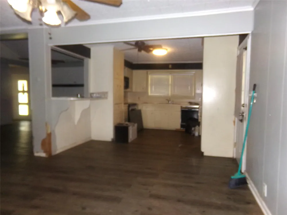 402 Summit Street Weimar, TX 78962