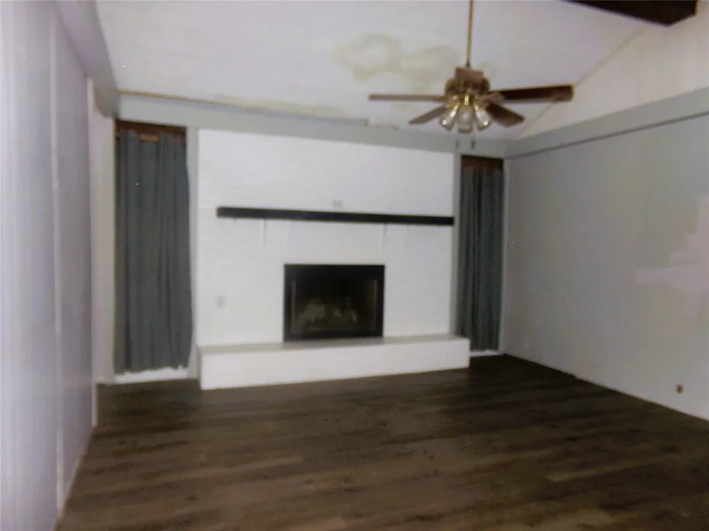 402 Summit Street Weimar, TX 78962