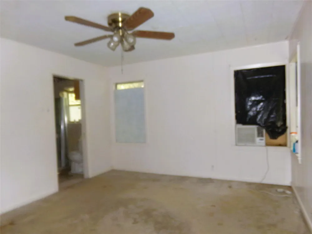 402 Summit Street Weimar, TX 78962