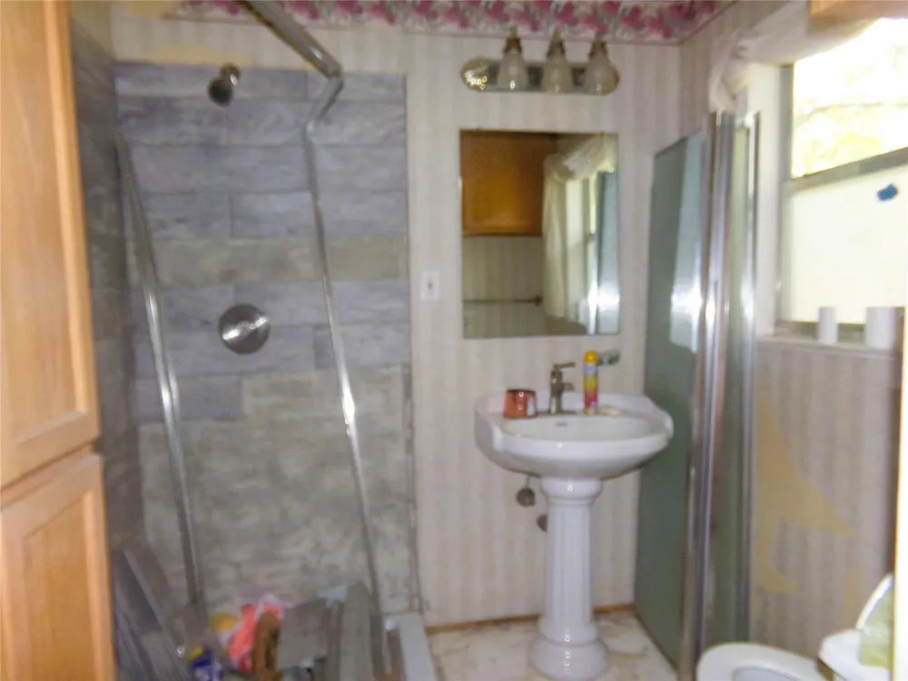 402 Summit Street Weimar, TX 78962