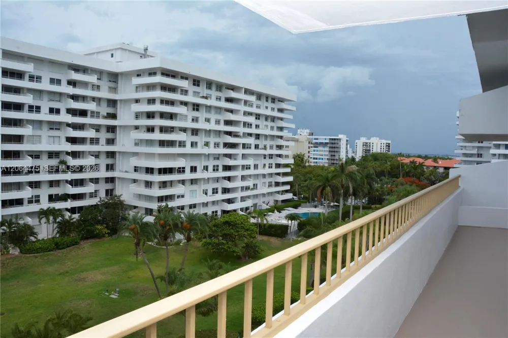 177 Ocean Lane Dr #713 Key Biscayne, FL 33149