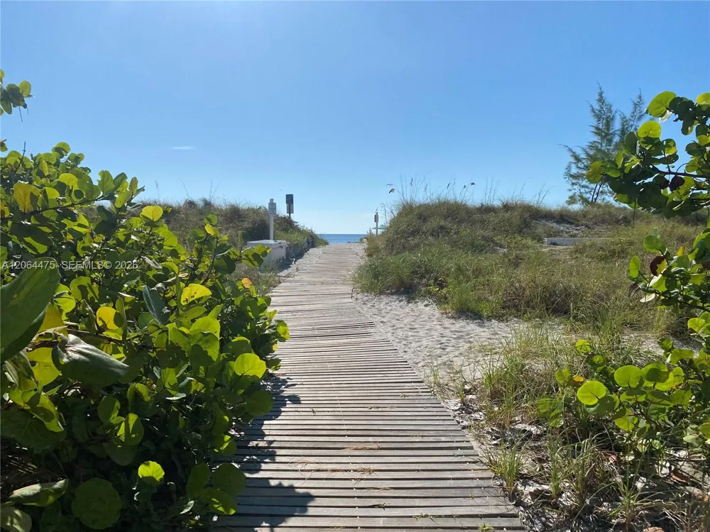 177 Ocean Lane Dr #713 Key Biscayne, FL 33149
