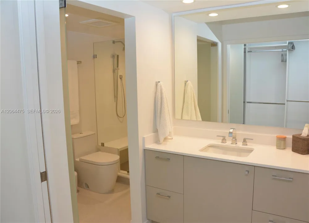 177 Ocean Lane Dr #713 Key Biscayne, FL 33149