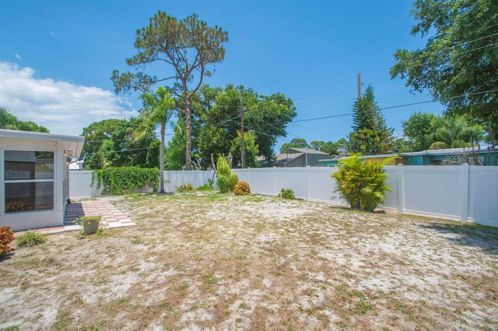 7590 58TH COURT Vero Beach, FL 32967