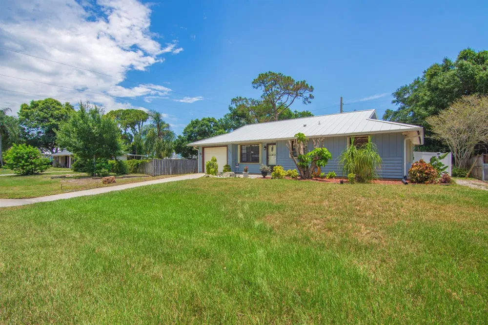 7590 58TH COURT Vero Beach, FL 32967