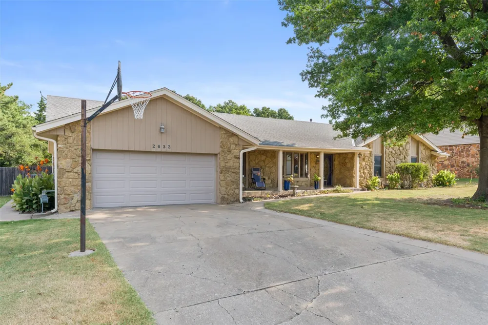2632 Williamsburg Street Bartlesville, OK 74006