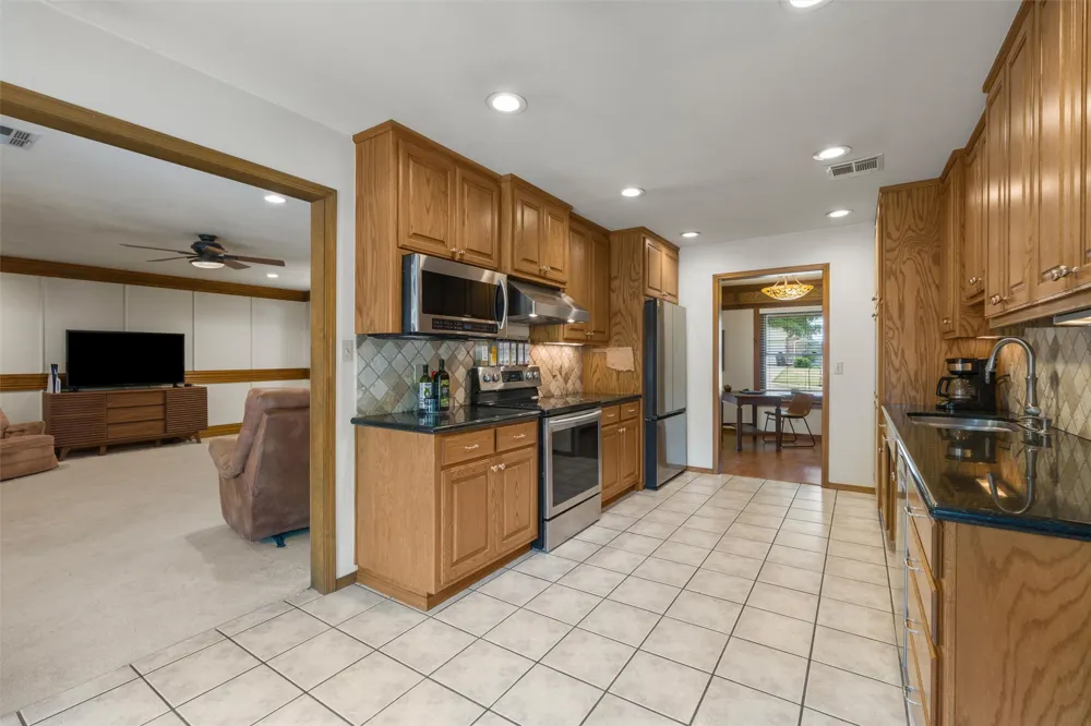 2632 Williamsburg Street Bartlesville, OK 74006