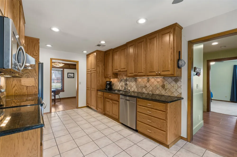 2632 Williamsburg Street Bartlesville, OK 74006