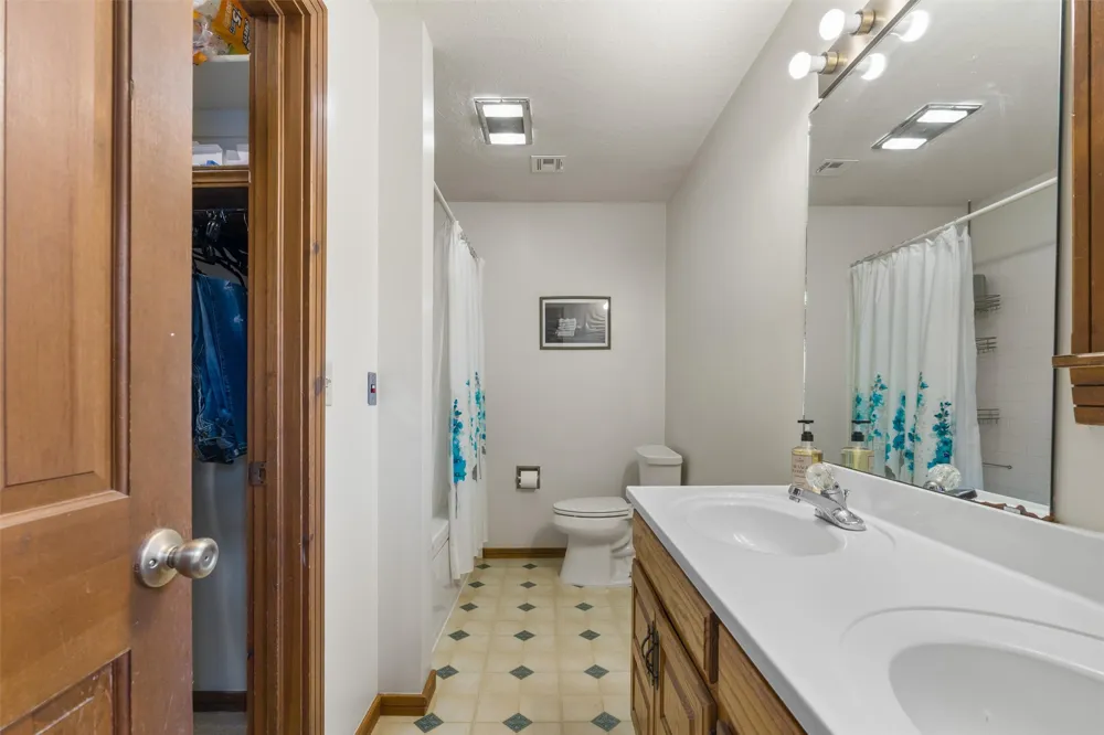 2632 Williamsburg Street Bartlesville, OK 74006