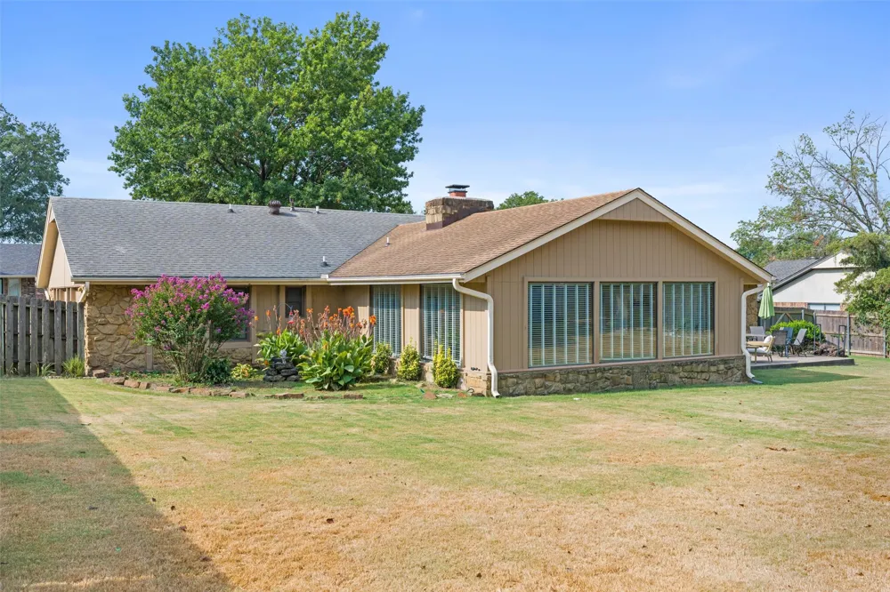 2632 Williamsburg Street Bartlesville, OK 74006