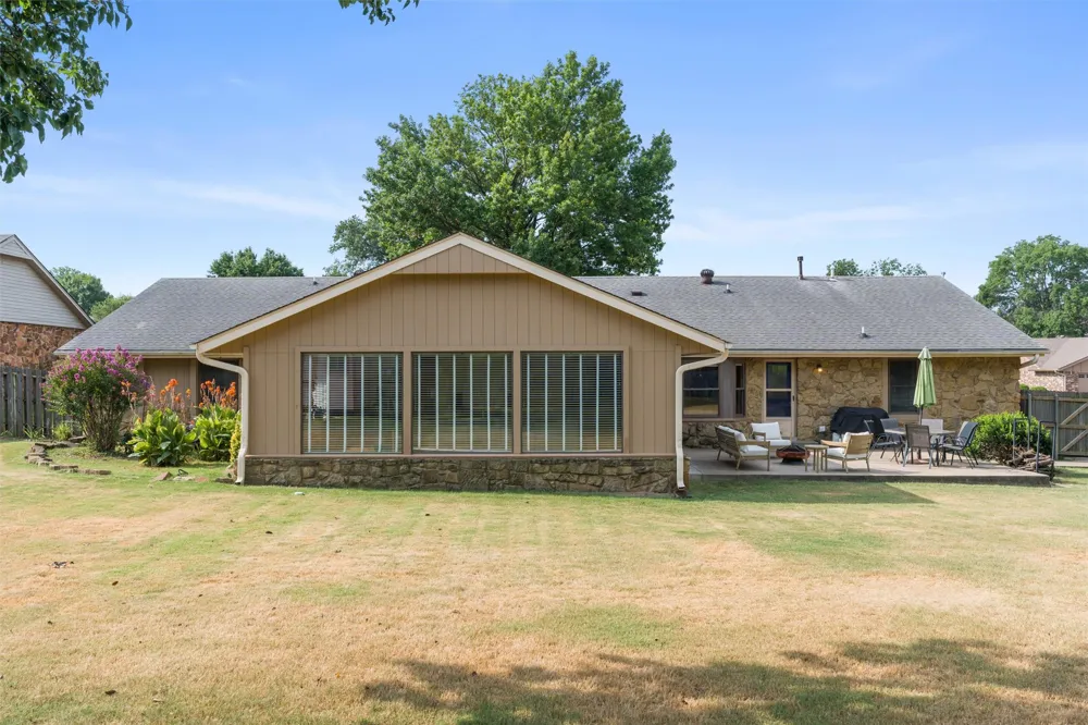 2632 Williamsburg Street Bartlesville, OK 74006