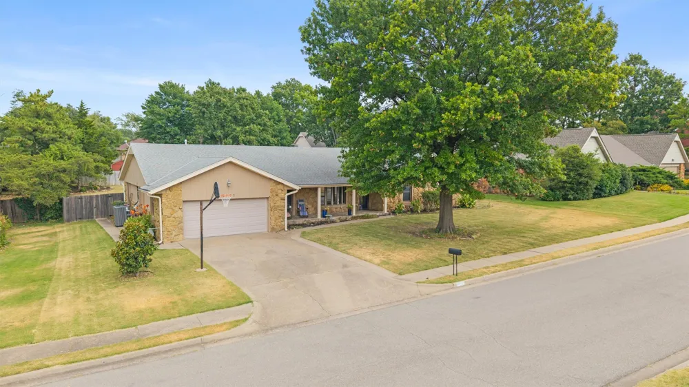2632 Williamsburg Street Bartlesville, OK 74006