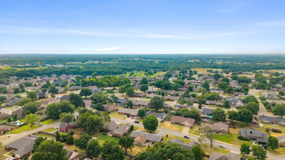 2632 Williamsburg Street Bartlesville, OK 74006