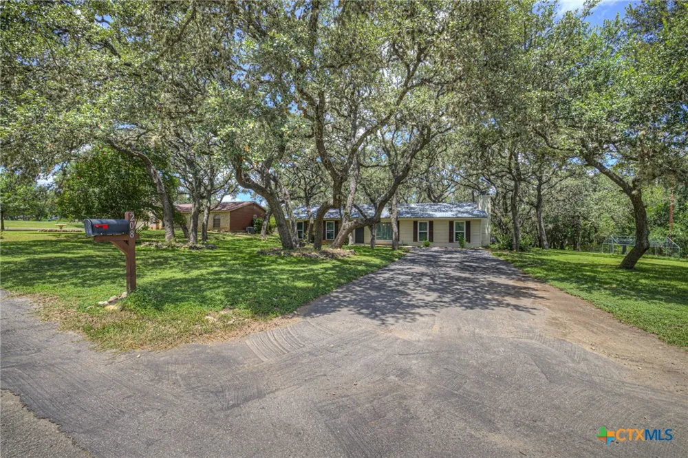 208 Reimer Avenue San Marcos, TX 78666