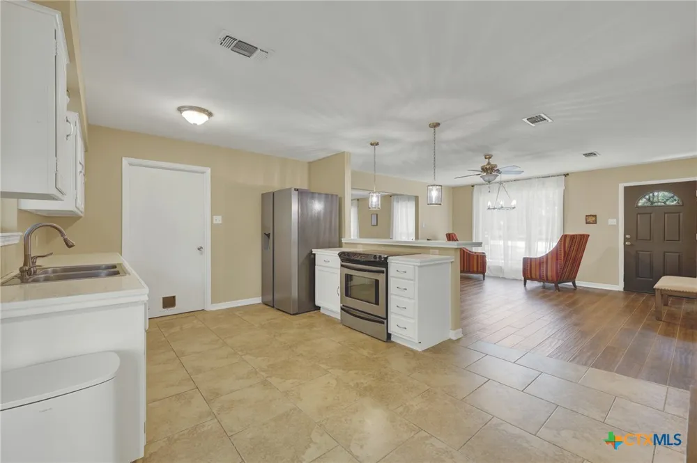 208 Reimer Avenue San Marcos, TX 78666