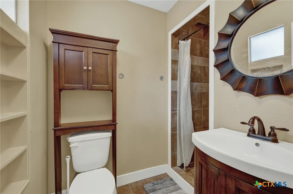 208 Reimer Avenue San Marcos, TX 78666