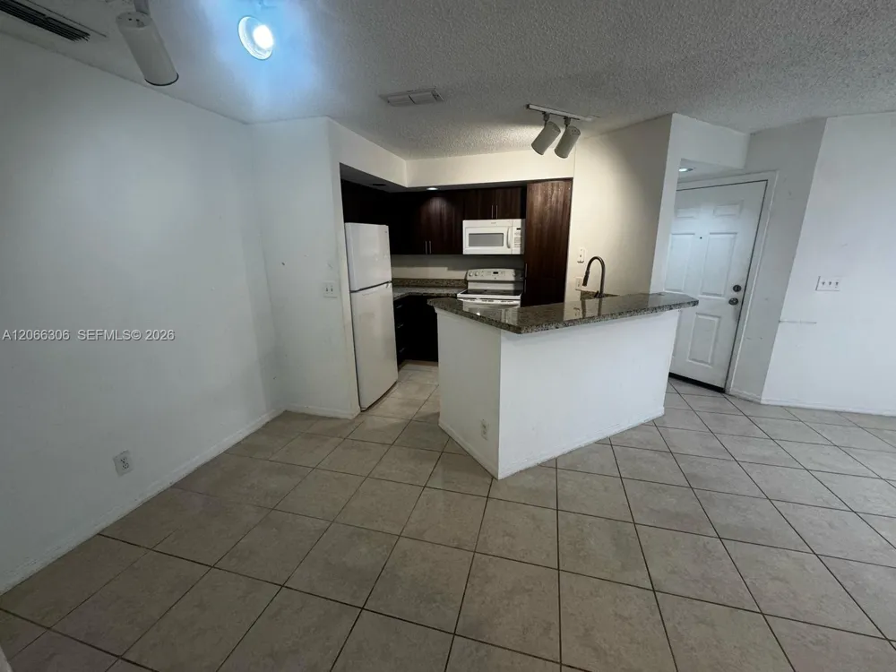 3370 Pinewalk Dr N #1213 Margate, FL 33063