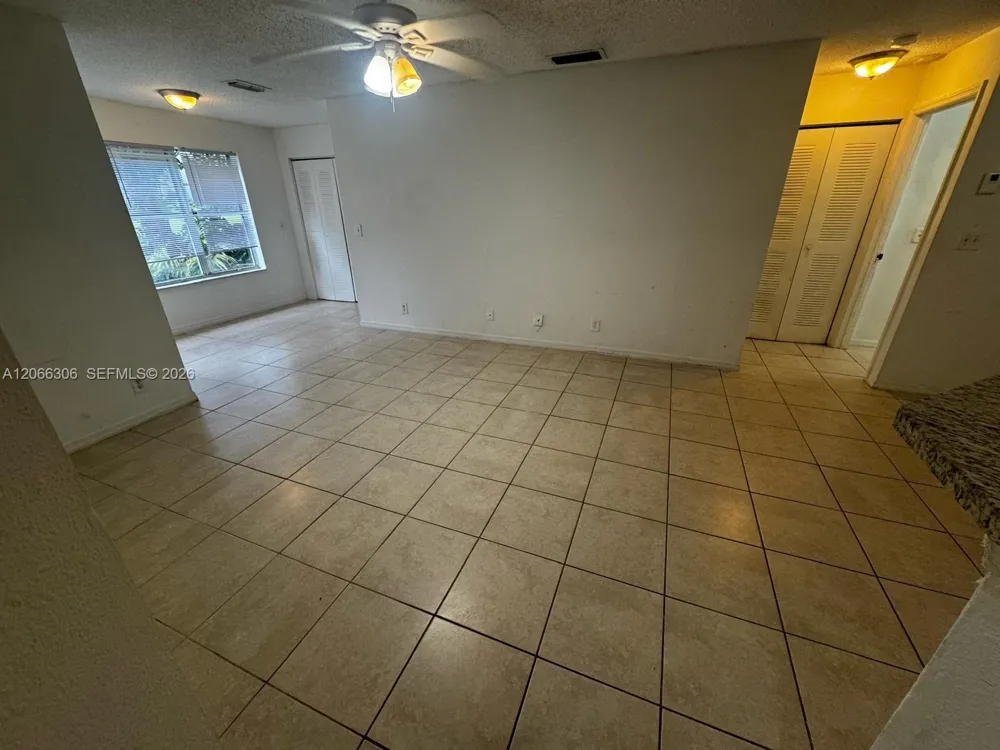 3370 Pinewalk Dr N #1213 Margate, FL 33063