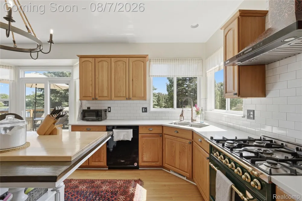 505 E Peninsula Court Oxford Charter Township, MI 48371