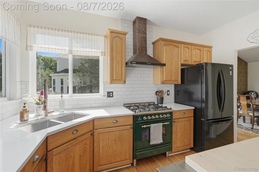 505 E Peninsula Court Oxford Charter Township, MI 48371