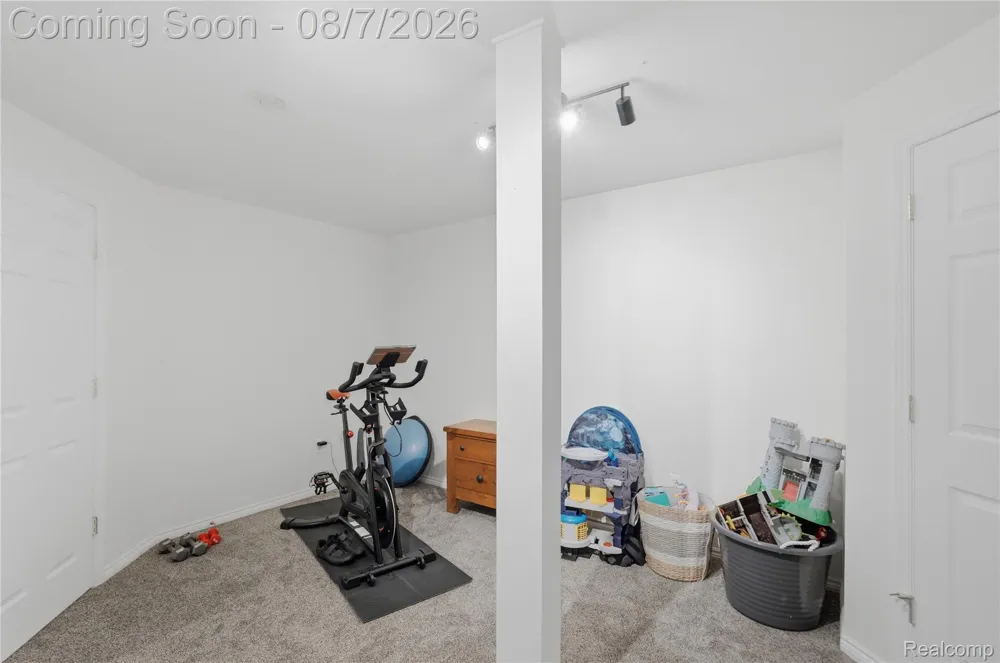 505 E Peninsula Court Oxford Charter Township, MI 48371