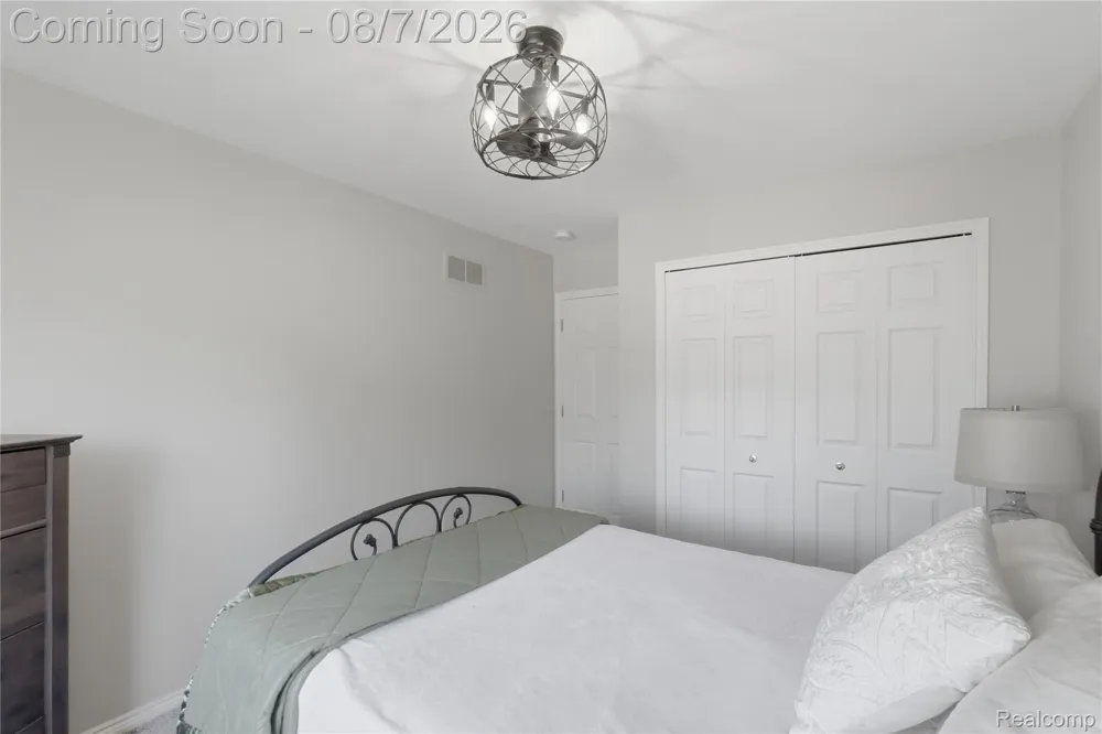 505 E Peninsula Court Oxford Charter Township, MI 48371