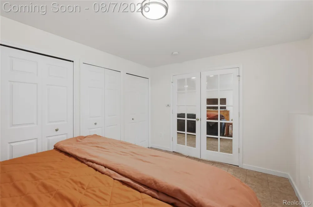 505 E Peninsula Court Oxford Charter Township, MI 48371