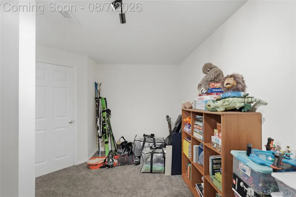 505 E Peninsula Court Oxford Charter Township, MI 48371