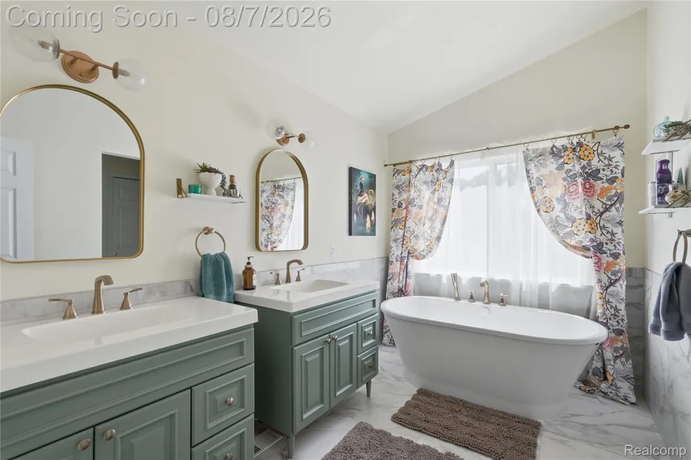 505 E Peninsula Court Oxford Charter Township, MI 48371