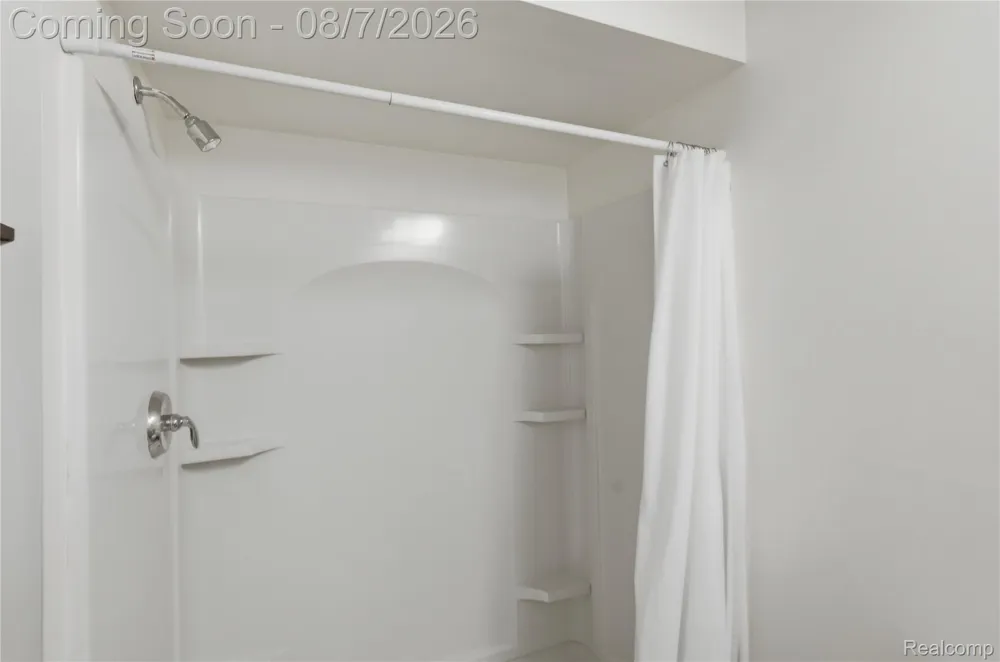 505 E Peninsula Court Oxford Charter Township, MI 48371