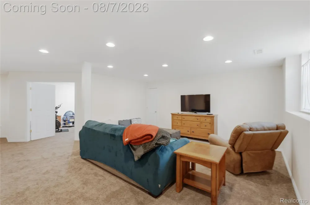 505 E Peninsula Court Oxford Charter Township, MI 48371