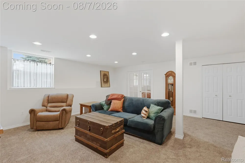 505 E Peninsula Court Oxford Charter Township, MI 48371
