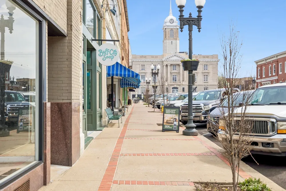 2581 Peaceful Valley Dr Columbia, TN 38401