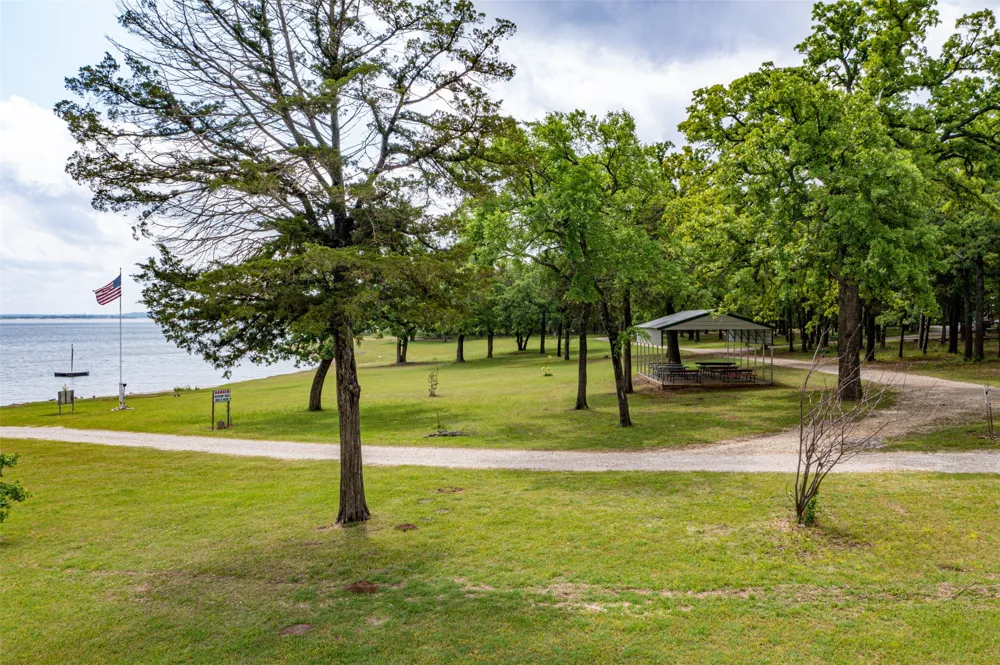 301 Cedar Point Circle Gordonville, TX 76245