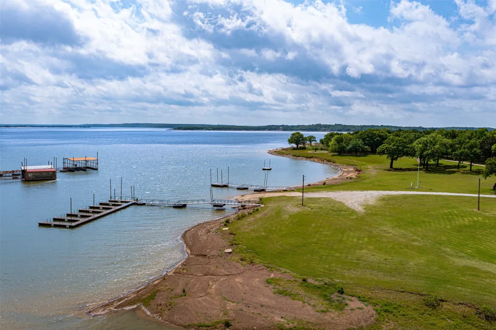 301 Cedar Point Circle Gordonville, TX 76245